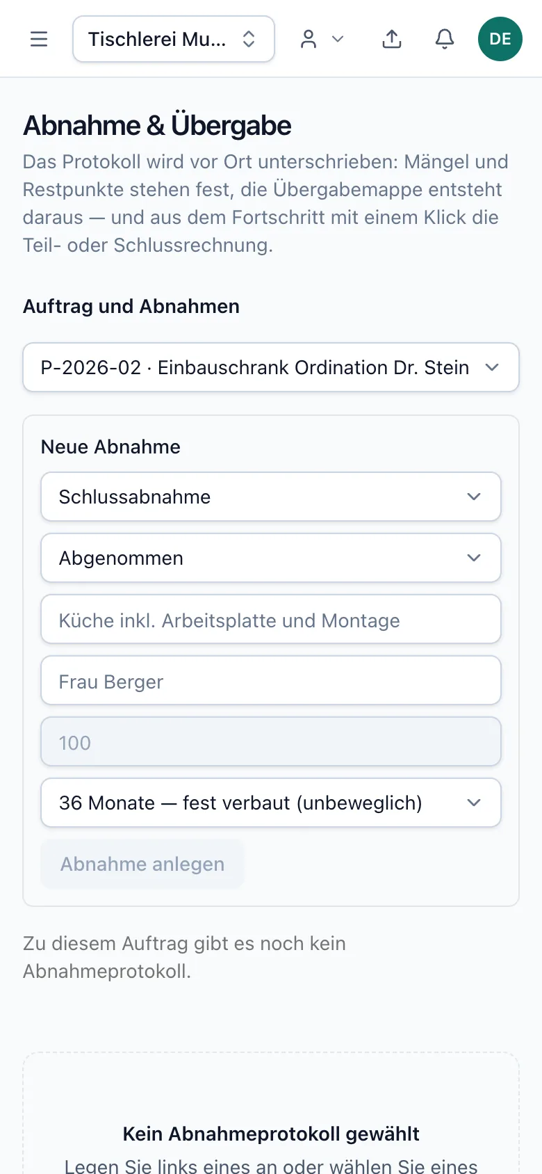 Abnahmeprotokoll am Handy mit Unterschrift des Kunden